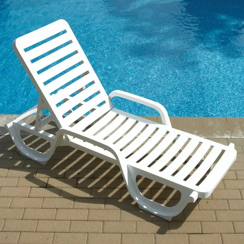 Grosfillex Bahia Quality Resin Chaise, White