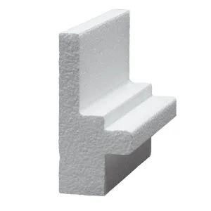 Modern Moulding MM-SqP on a Fiberglass Pool With a Coverstar Autocover Flush Lid
